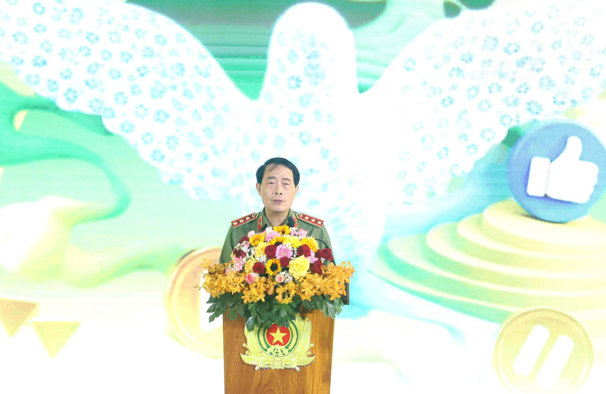 Thứ trưởng Bộ Công an Lê Quốc Hùng phát biểu. Ảnh: P.Lữ.