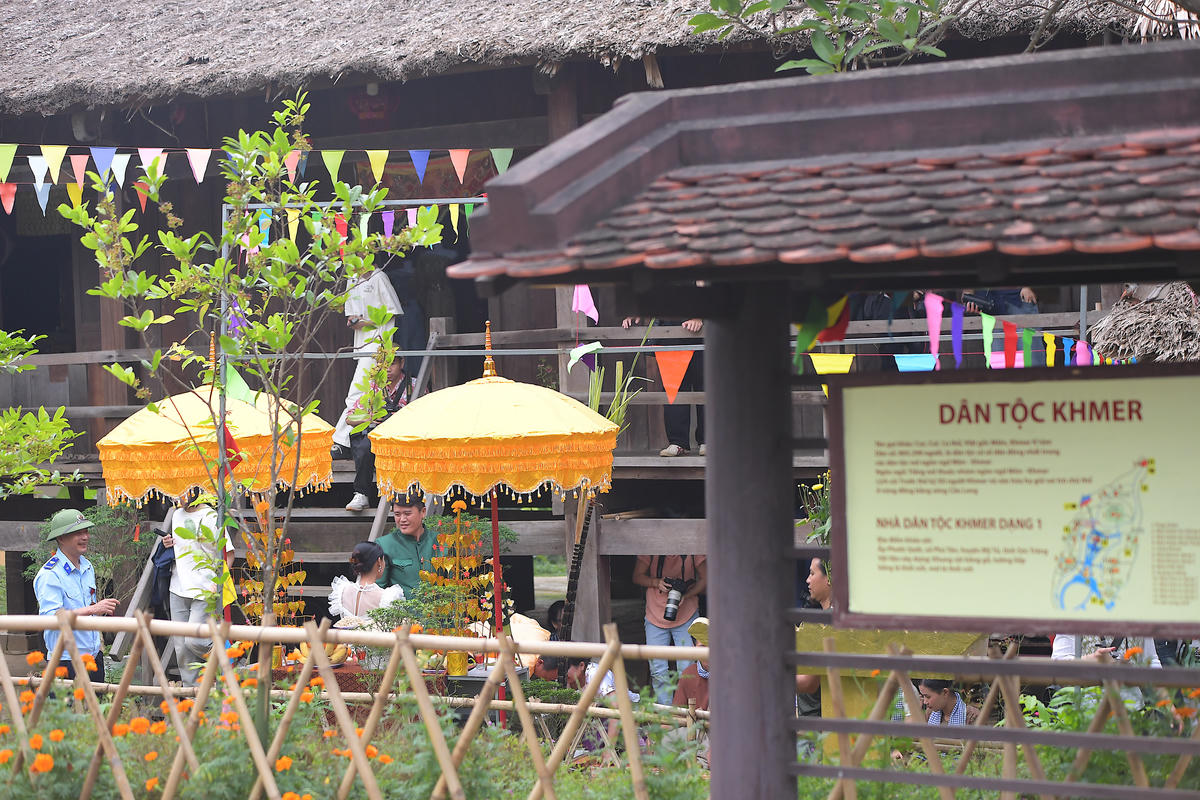 Nghi lễ được tái hiện trong không gian của đồng bào Khmer.