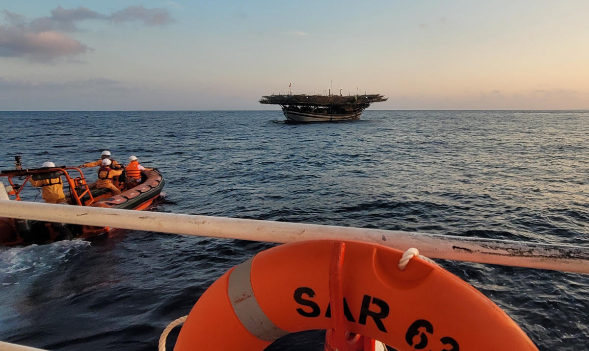 Đà Nẵng: Tàu cứu nạn SAR 631 cứu ngư dân bị đột quỵ ở Hoàng Sa