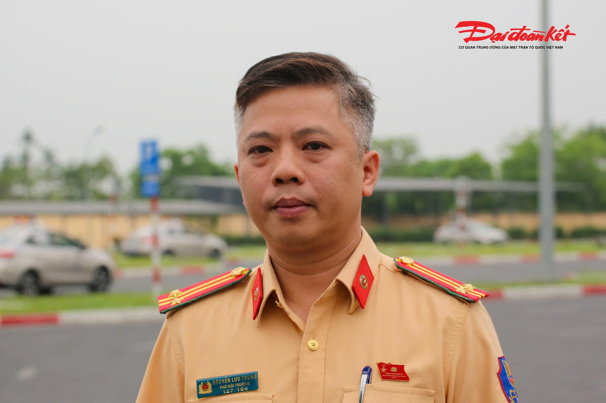 "Chúng tôi phối hợp với các trung tâm sát hạch tổ chức trình chiếu video xuyên suốt thời gian diễn ra kỳ thi, đặc biệt tại khu vực phòng chờ, nhằm giúp học viên nâng cao nhận thức và ý thức chấp hành pháp luật giao thông", Trung tá Trung nhấn mạnh.