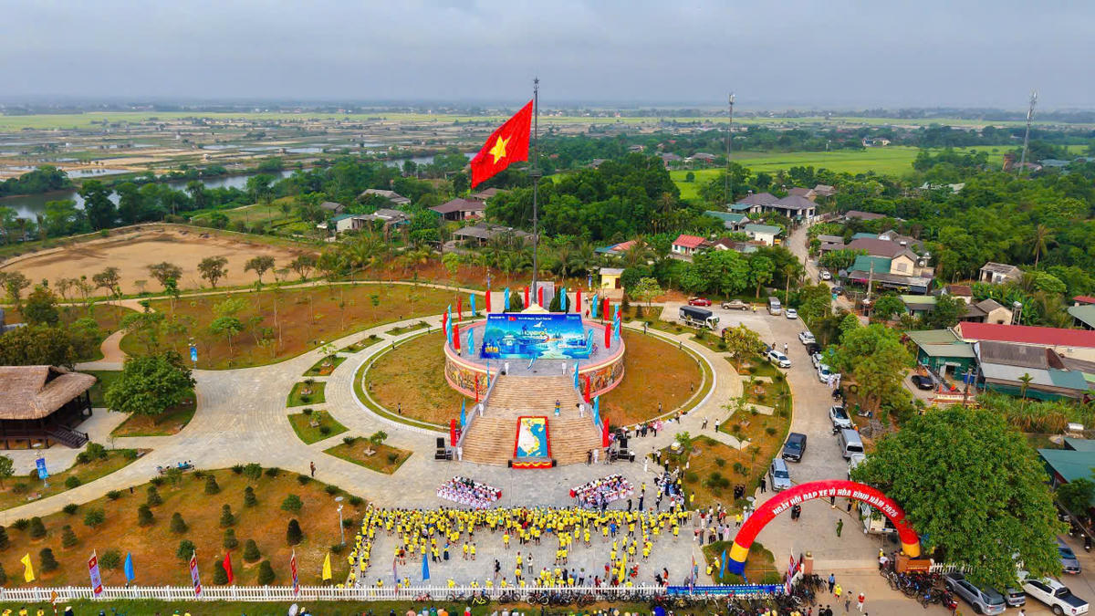 Quảng Trị: Tổ chức Thượng cờ tại Đôi bờ Hiền Lương - Bến Hải