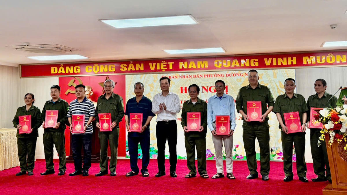 Phường Dương Nội thành lập 21 đội dân phòng tại các tổ dân phố&nbsp;tạo thành “cánh tay nối dài” của lực lượng chức năng trong bảo đảm an toàn cháy, nổ. Ảnh: Đạt Lê