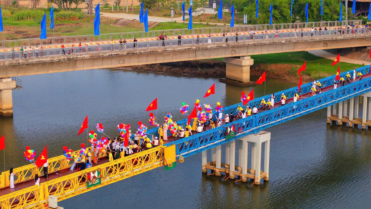 Quảng Trị: Tổ chức Thượng cờ tại Đôi bờ Hiền Lương - Bến Hải