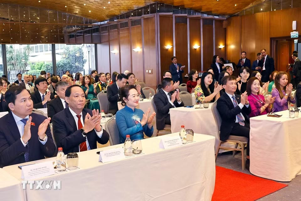 Đại biểu dự cuộc gặp. (Ảnh: Doãn Tấn/TTXVN)