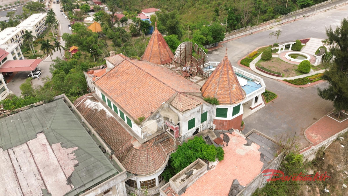 Thông tin từ UBND phường Đồ Sơn, nhiều năm nay, Casino Đồ Sơn&nbsp;dừng vận hành, nhiều hạng mục đã xuống cấp, hư hỏng. Ảnh: PT.&nbsp;