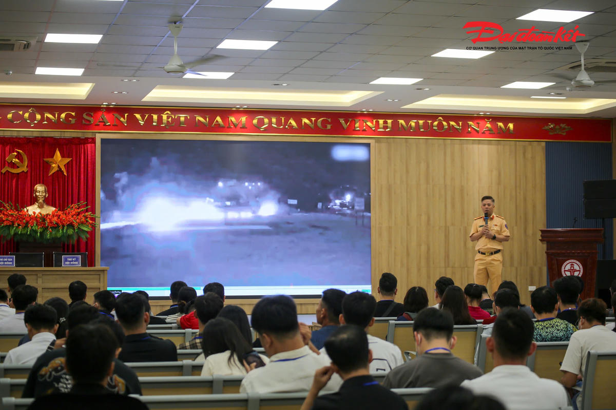 Theo Trung tá Nguyễn Lưu Trung, Phó Đội trưởng Đội Sát hạch, cấp giấy phép lái xe cơ giới đường bộ (Phòng CSGT Công an TP Hà Nội), việc tổ chức cho học viên xem video tai nạn giao thông được triển khai theo kế hoạch của Cục CSGT (Bộ Công an) nhằm nâng cao chất lượng công tác đào tạo và sát hạch lái xe.