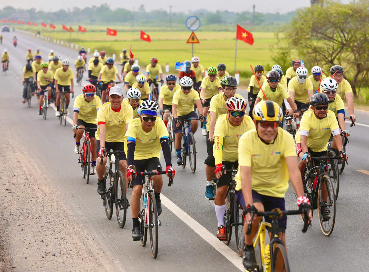 Quảng Trị: Tổ chức Thượng cờ tại Đôi bờ Hiền Lương - Bến Hải