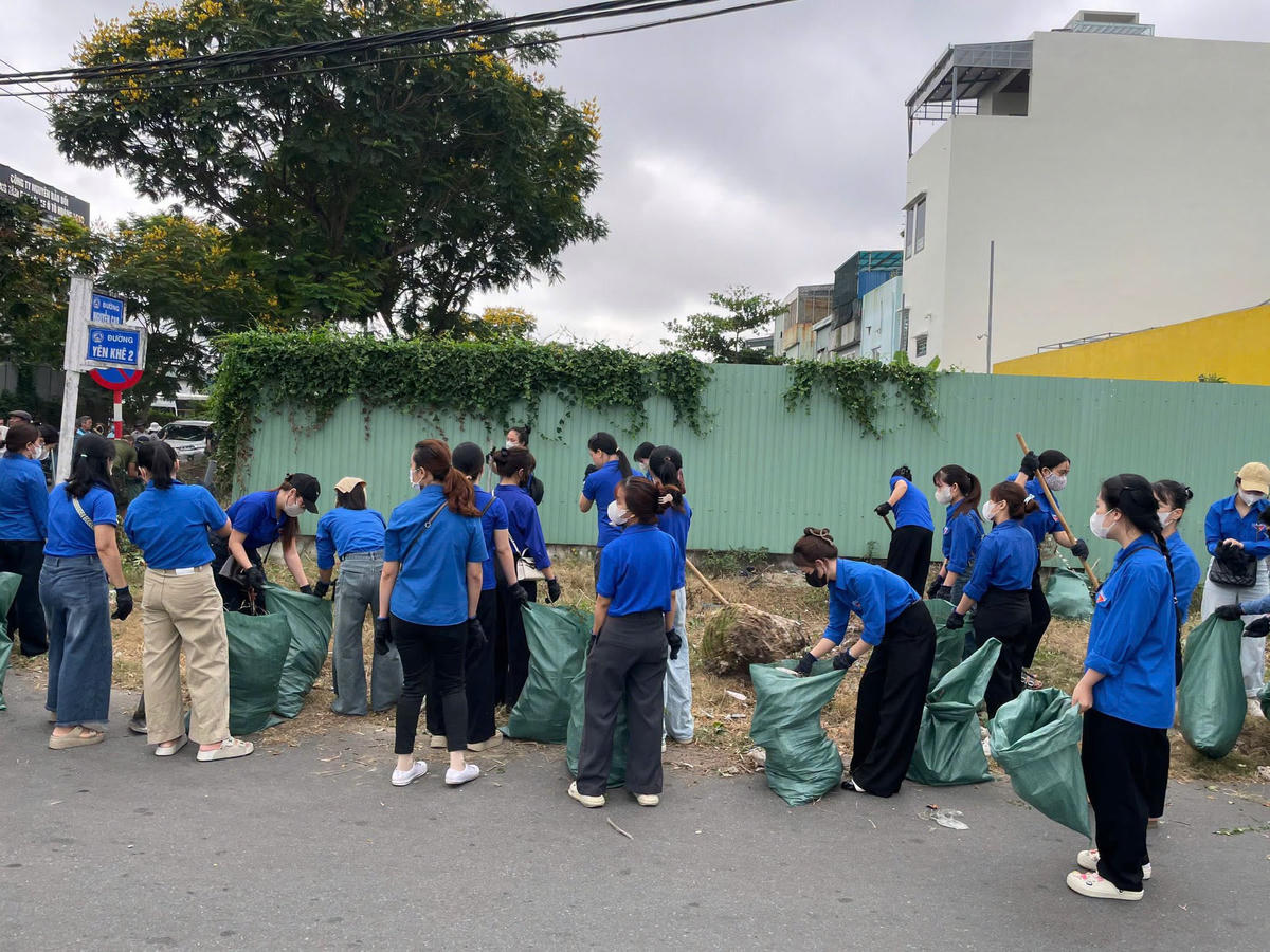 Đà Nẵng: Đồng loạt ra quân dọn vệ sinh môi trường 