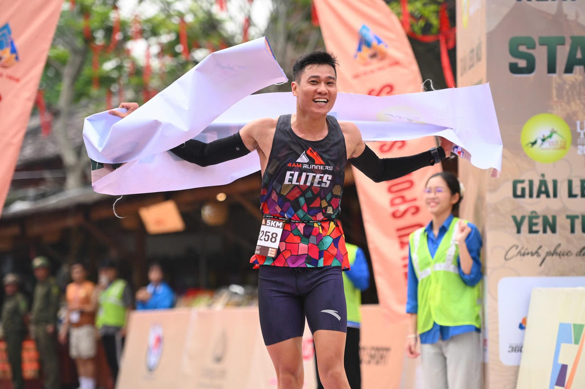 Quảng Ninh: Hơn 1.100 vận động viên tham gia chinh phục đỉnh Phù Vân