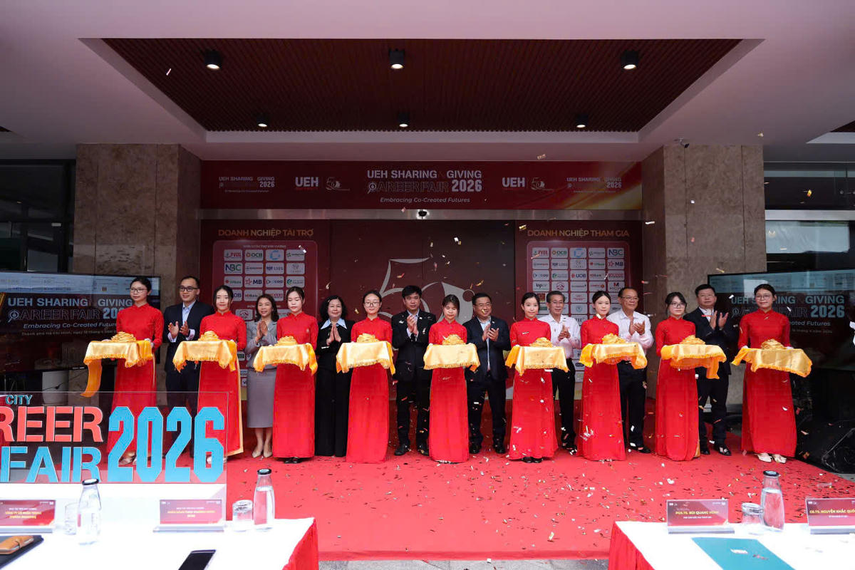 Ngày hội Thực tập và Việc làm được khai mạc từ sáng sớm. Ảnh: T.K