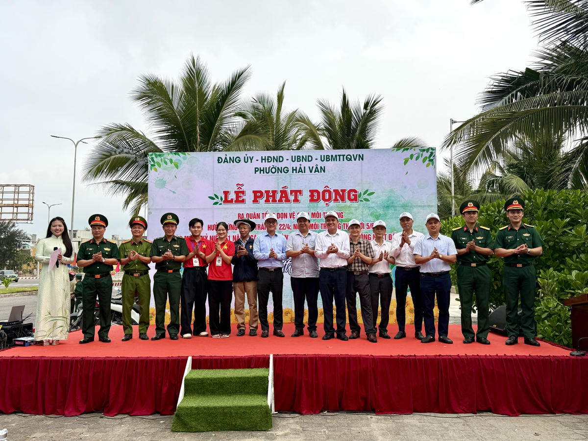 Đà Nẵng: Đồng loạt ra quân dọn vệ sinh môi trường 