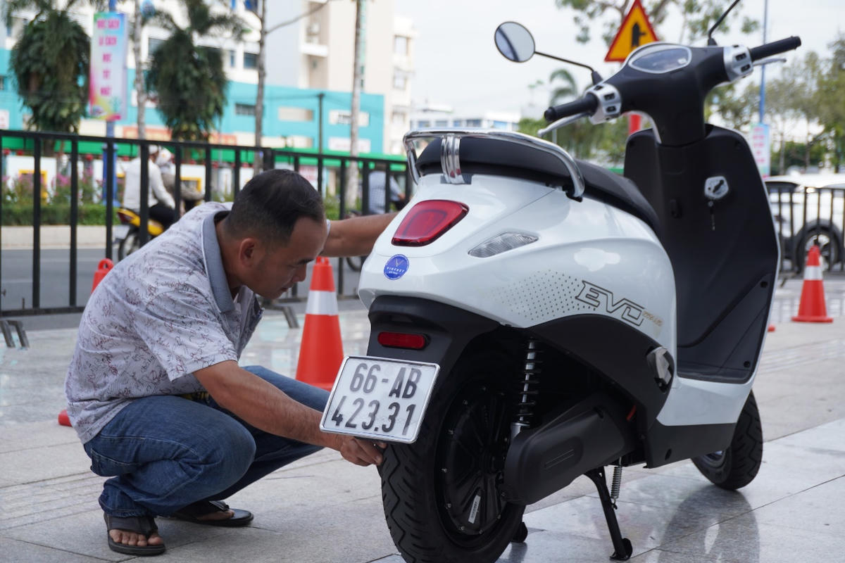 Anh Quang Hòa ấn tượng với vận hành của mẫu xe Evo Grand sau khi được trải nghiệm lái thử