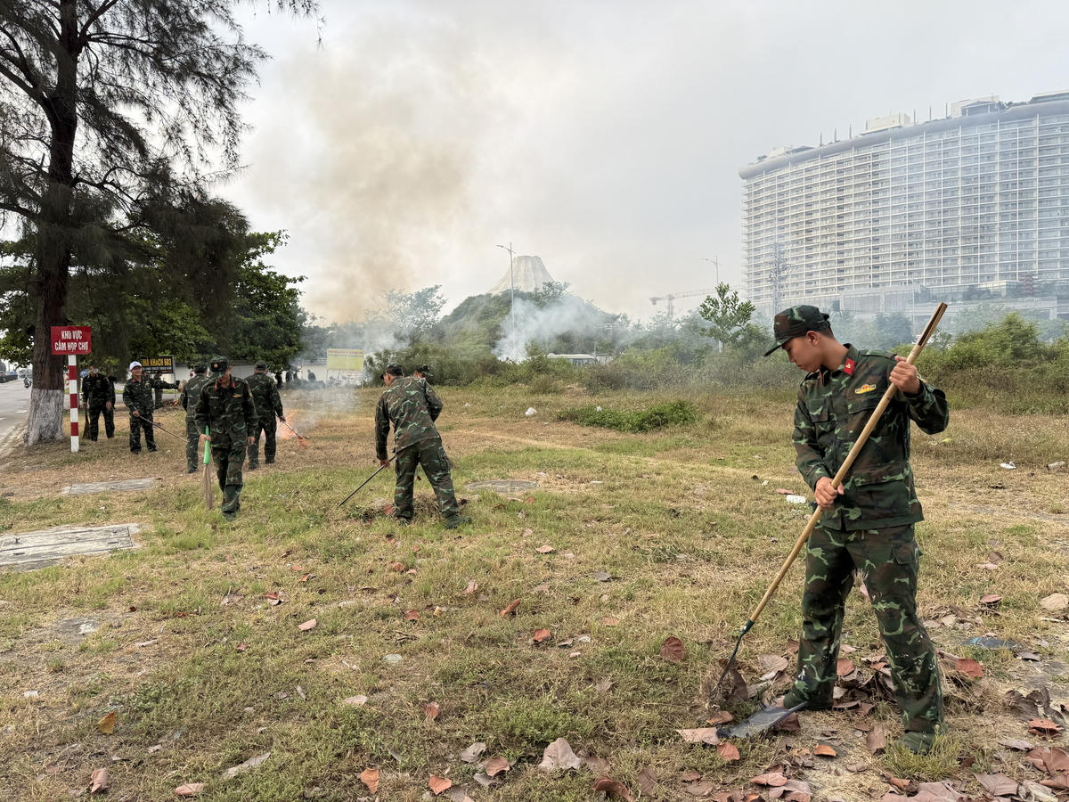Đà Nẵng: Đồng loạt ra quân dọn vệ sinh môi trường 