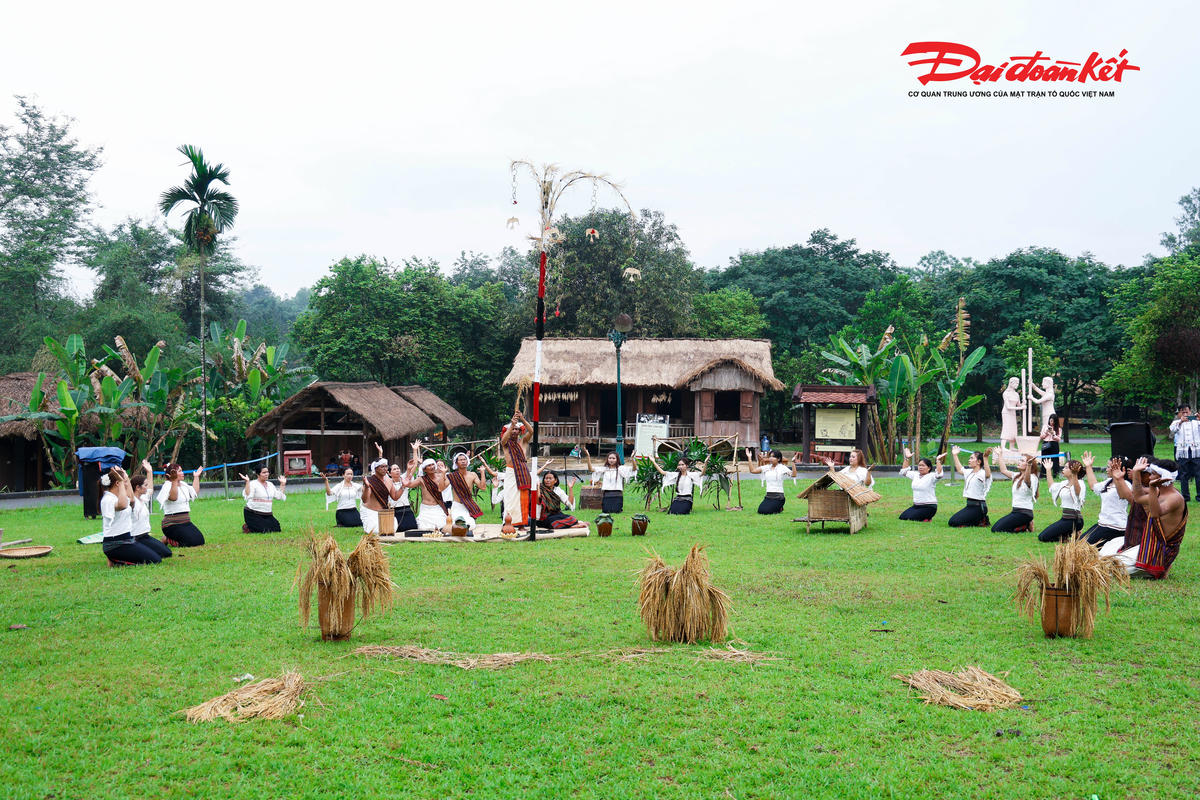 Lễ mừng lúa mới của đồng bào Chu Ru là một nghi lễ truyền thống mang đậm bản sắc văn hóa. Ảnh: Quang Vinh.