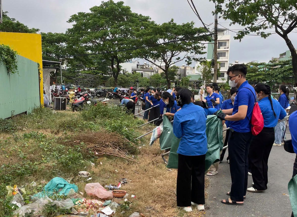 Đà Nẵng: Đồng loạt ra quân dọn vệ sinh môi trường 