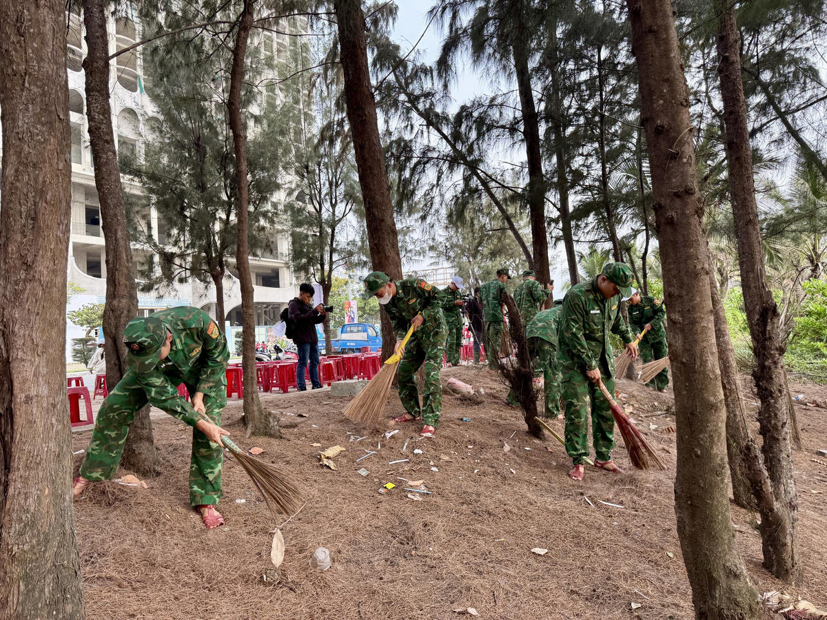 Đà Nẵng: Đồng loạt ra quân dọn vệ sinh môi trường 