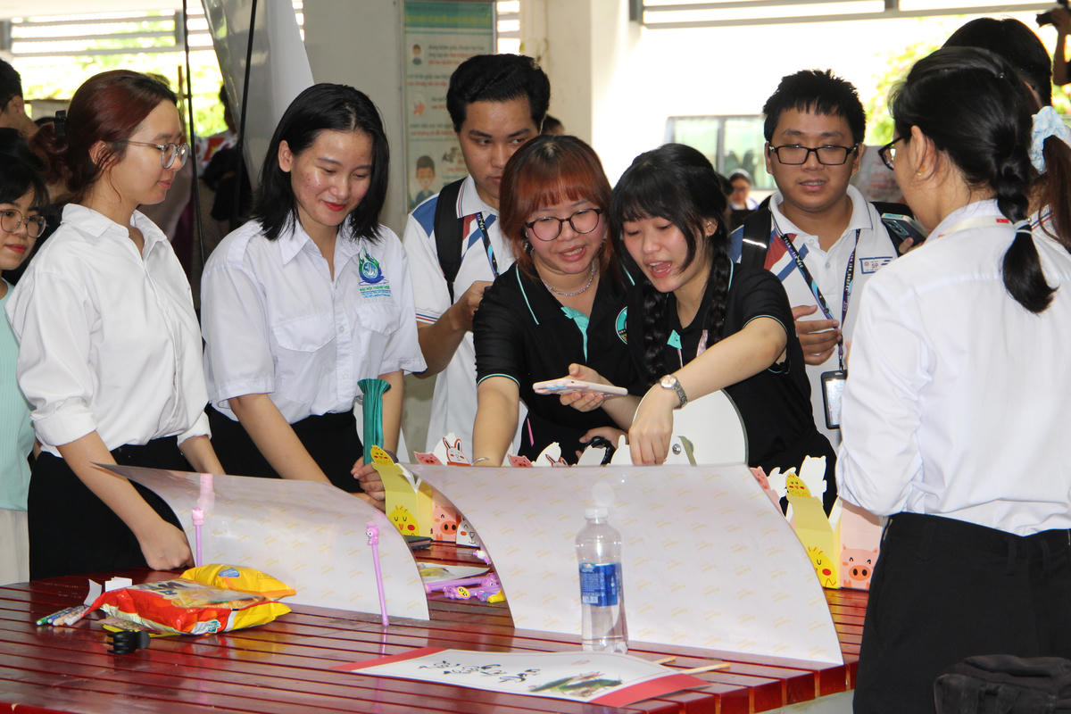 Hoạt động đội nhóm tại ngày hội. Ảnh: Q.Đ