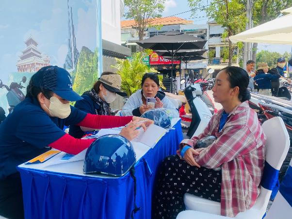 Chị Thảo chốt mua chiếc Evo Grand ngay tại sự kiện