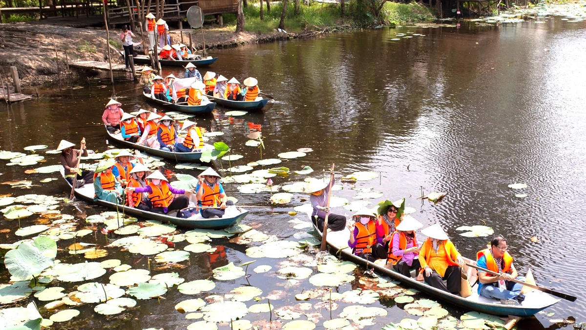 Thị trường du lịch dịp lễ 30/4 - 1/5: Người dân thắt chặt chi tiêu, tour gần hút khách