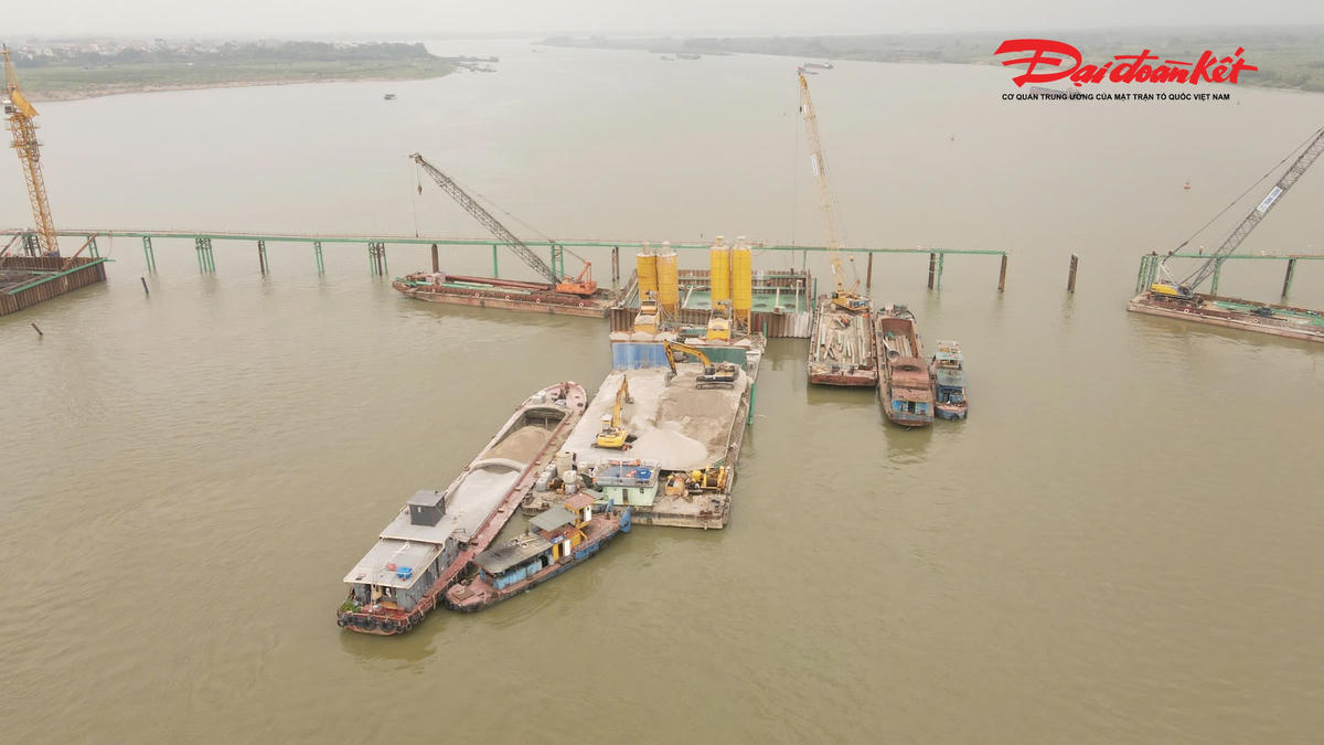 Công trình có tổng chiều dài cả cầu và đường dẫn khoảng 6km, mặt cắt ngang 24,5m, gồm 4 làn xe cơ giới và mỗi bên bố trí một làn dành cho xe máy, xe thô sơ. Theo kế hoạch, dự án sẽ hoàn thành sau 2 năm thi công.