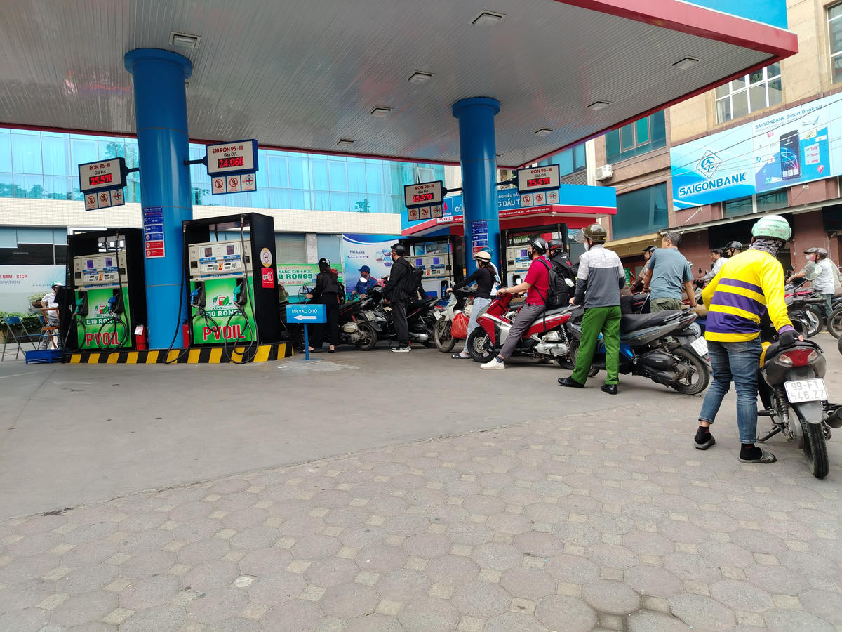 Xăng E10 dần được đón nhận