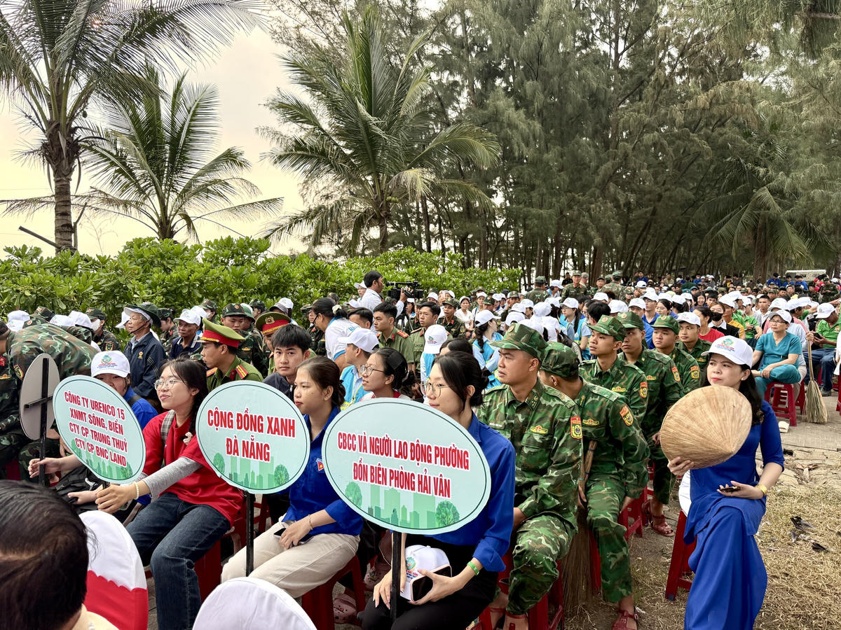 Đà Nẵng: Đồng loạt ra quân dọn vệ sinh môi trường 