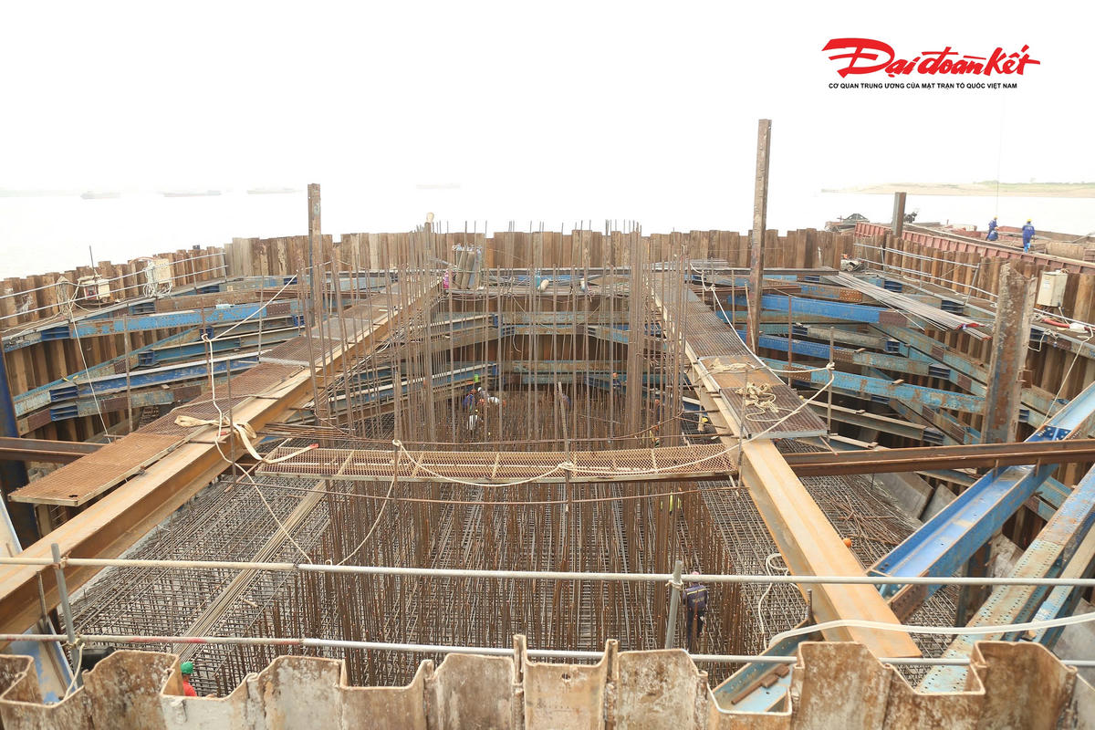 Công trường Cầu Hồng Hà: Tăng tốc thi công trụ cầu, chạy đua trước mùa lũ