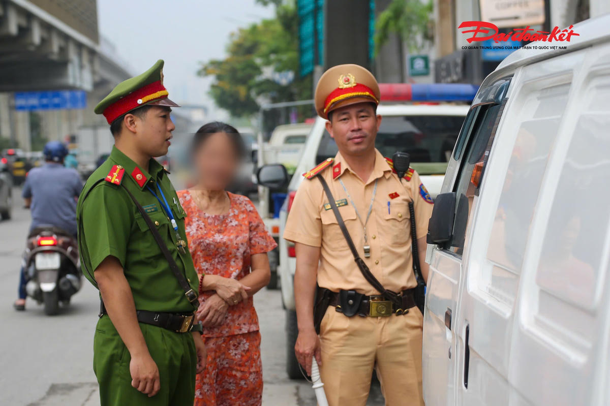 Trung tá Nguyễn Việt Anh, cán bộ Đội CSGT đường bộ số 7 cho biết, đơn vị duy trì các tổ công tác thường xuyên, phối hợp chặt chẽ với công an địa bàn để kiểm tra, xử lý nghiêm vi phạm.