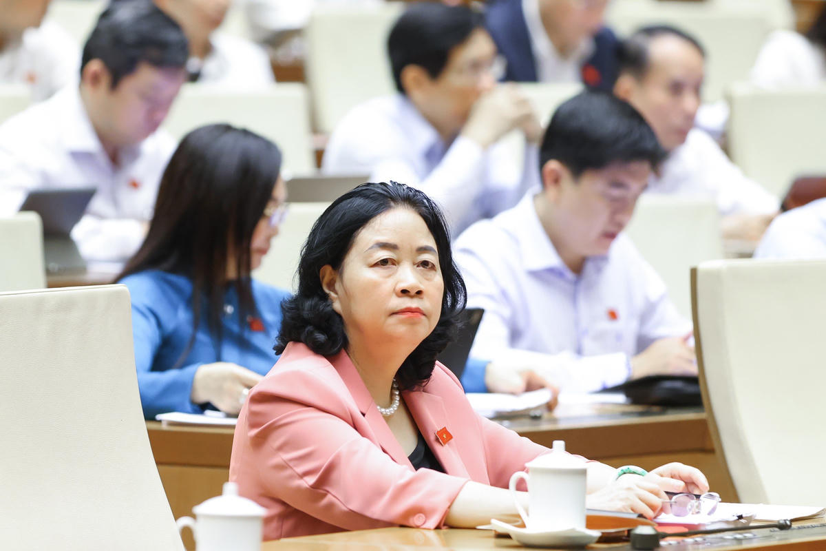 Chủ tịch UBTƯ MTTQ Việt Nam Bùi Thị Minh Hoài tham dự phiên họp (Ảnh: Quang Vinh)