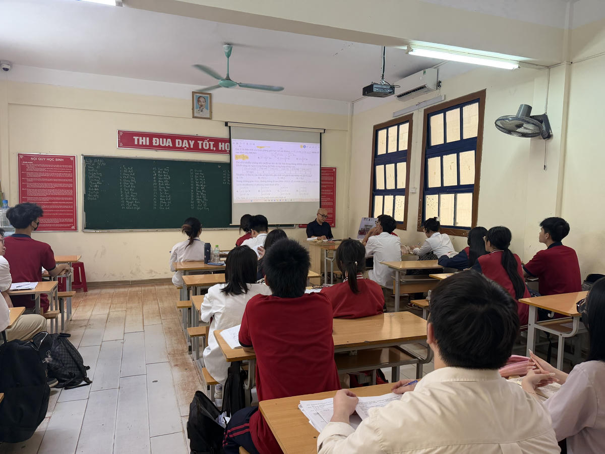 Một giờ học của thầy và trò Trường THPT Phùng Khắc Khoan. Ảnh: Nguyễn Hoài