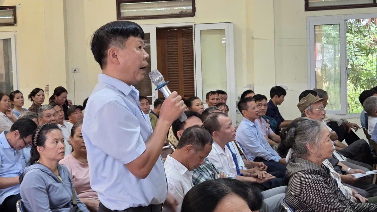 Ông Hoàng Anh Bắc, người dân Tổ dân phố Cao Đài 2 (phường Mỹ Lộc) phát biểu tại hội nghị. Ảnh: Duy Hưng.