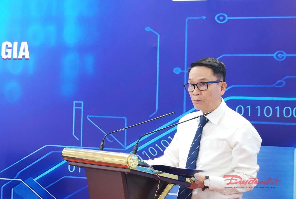 Nhà báo Nguyễn Đức Lợi, Phó Chủ tịch Thường trực Hội Nhà báo Việt Nam phát biểu đề dẫn tọa đàm. Ảnh: T.Luân.