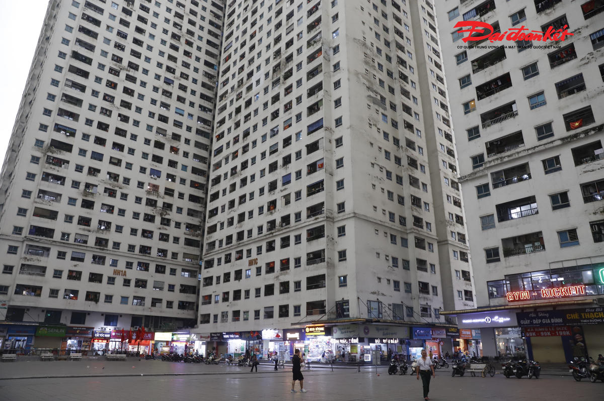 Toàn cảnh chung cư vượt tầng tại Linh Đàm: Cư dân chờ lời giải về sổ hồng