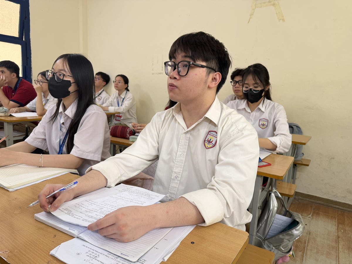 Học sinh lớp 12 Trường THPT Phùng Khắc Khoan ôn tập chuẩn bị cho kỳ thi tốt nghiệp THPT. Ảnh: Nguyễn Hoài