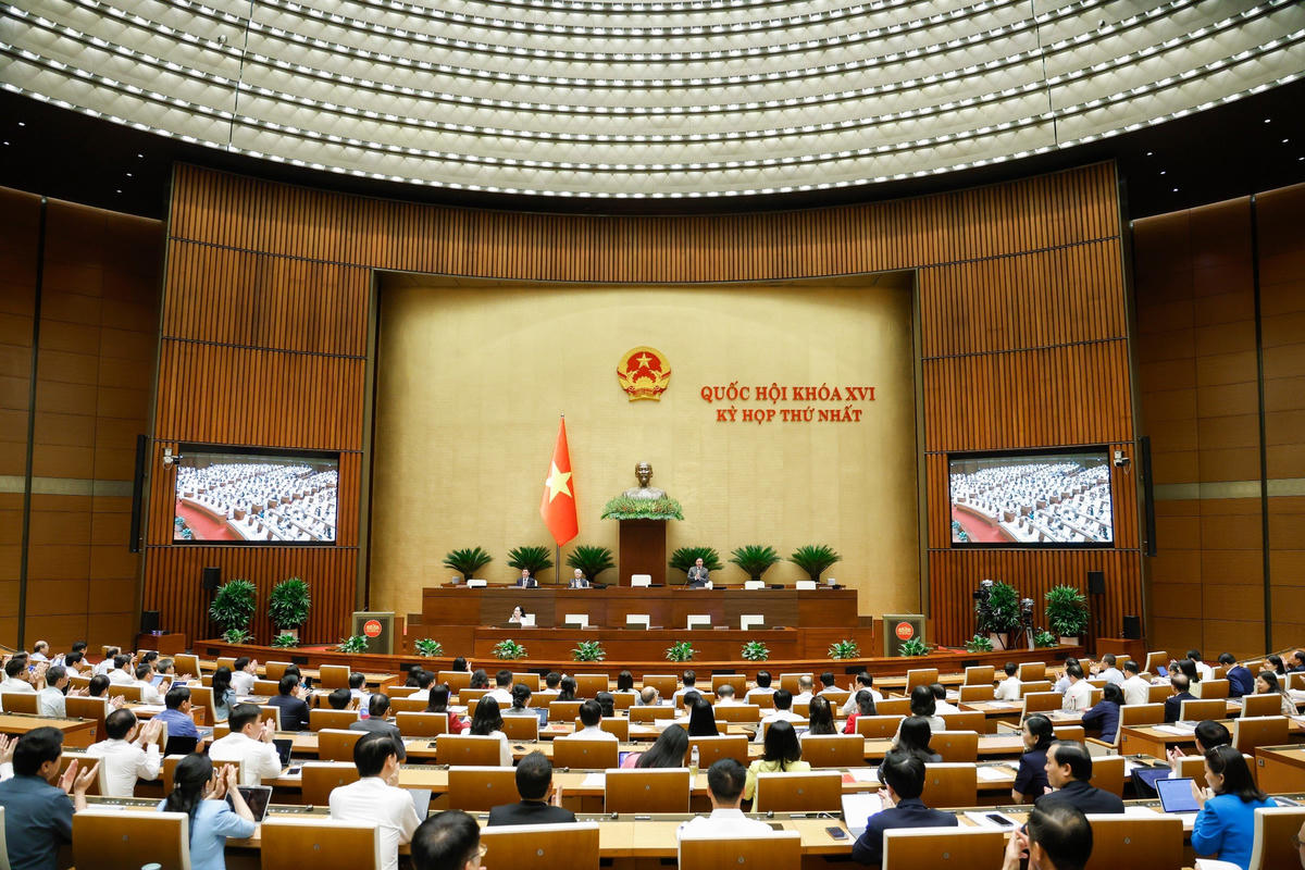 Quang cảnh phiên họp sáng 20/4. Ảnh: Quang Vinh