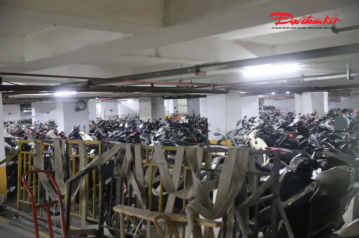 Khu vực tầng hầm để xe tại khu HH Linh Đàm thường xuyên rơi vào tình trạng quá tải, tiềm ẩn nhiều rủi ro về an toàn, đặc biệt là nguy cơ mất an toàn phòng cháy, chữa cháy.