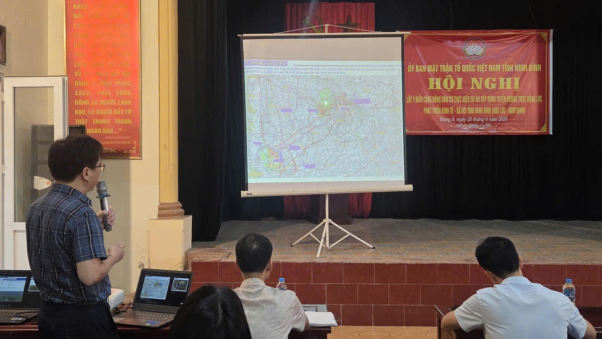 Đại diện chủ đầu tư thông tin về dự án. Ảnh: Duy Hưng.