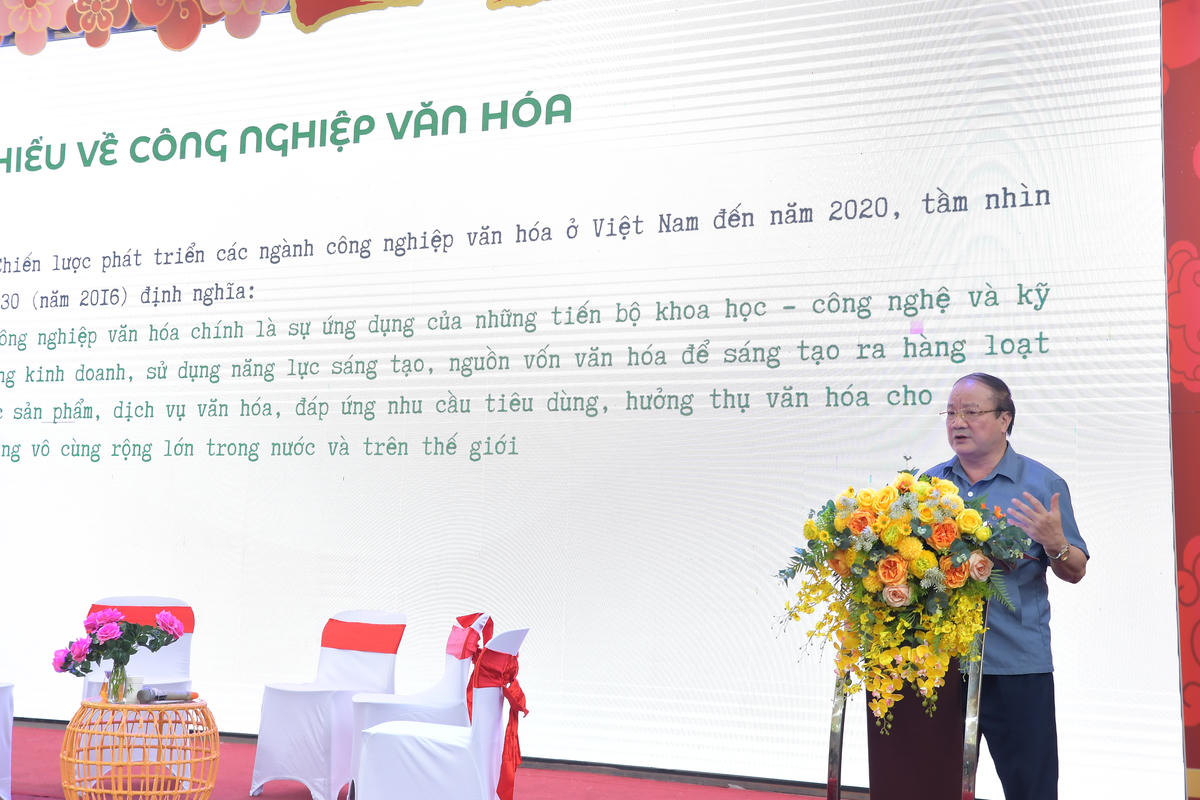 PGS.TS Nguyễn Toàn Thắng - nguyên Viện trưởng Viện Văn hoá và Phát triển - Học viện Chính trị Quốc gia Hồ Chí Minh, nhấn mạnh vai trò của sách trong đời sống và phát triển công nghiệp văn hoá.
