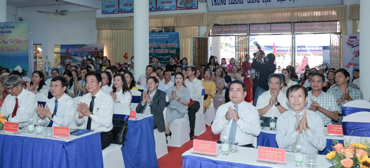 Các đại biểu tham dự buổi lễ khai mạc Ngày hội Sách và Văn hóa đọc tỉnh Khánh Hòa năm 2026.