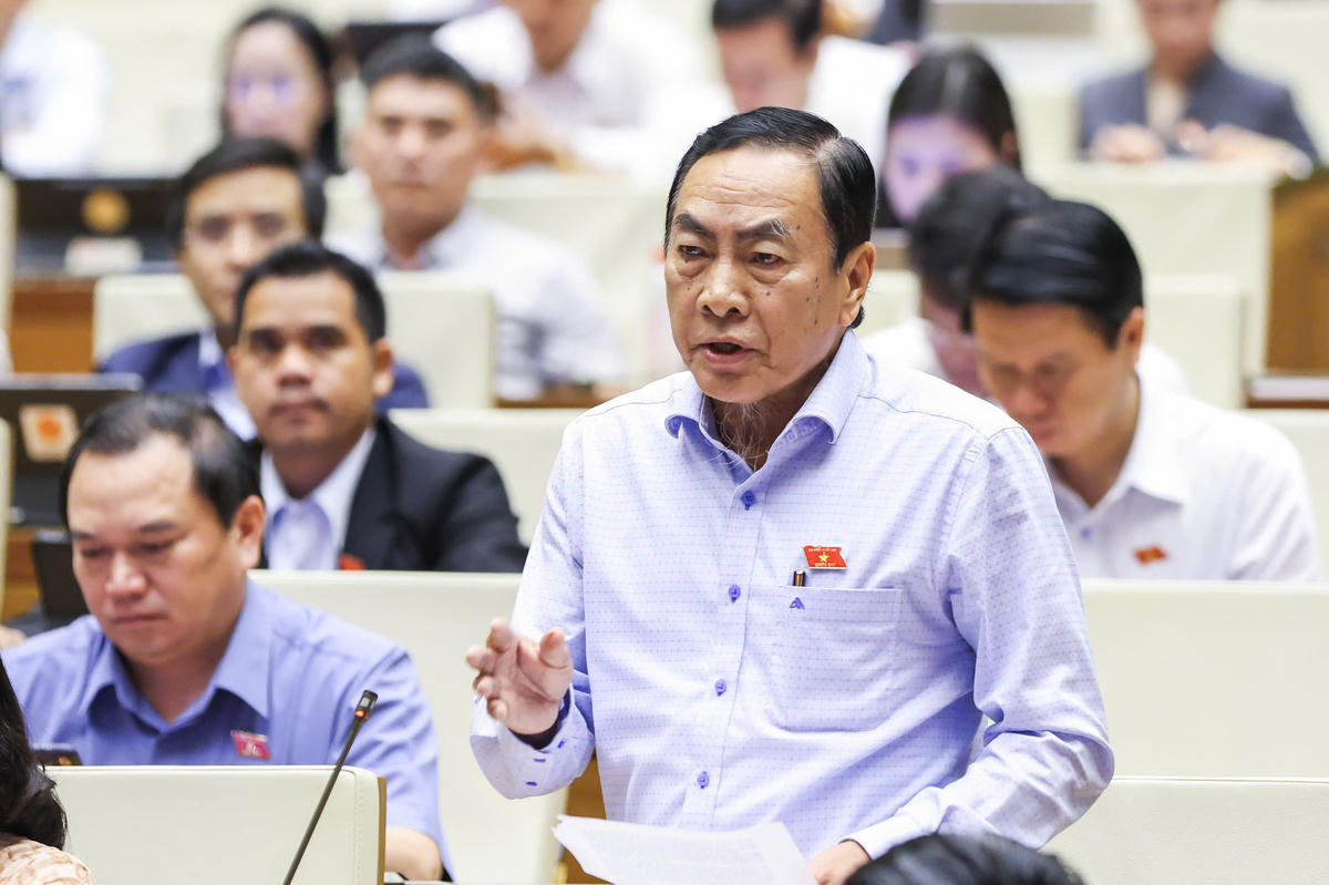 Đại biểu Phạm Văn Hòa, đoàn Đồng Tháp phát biểu