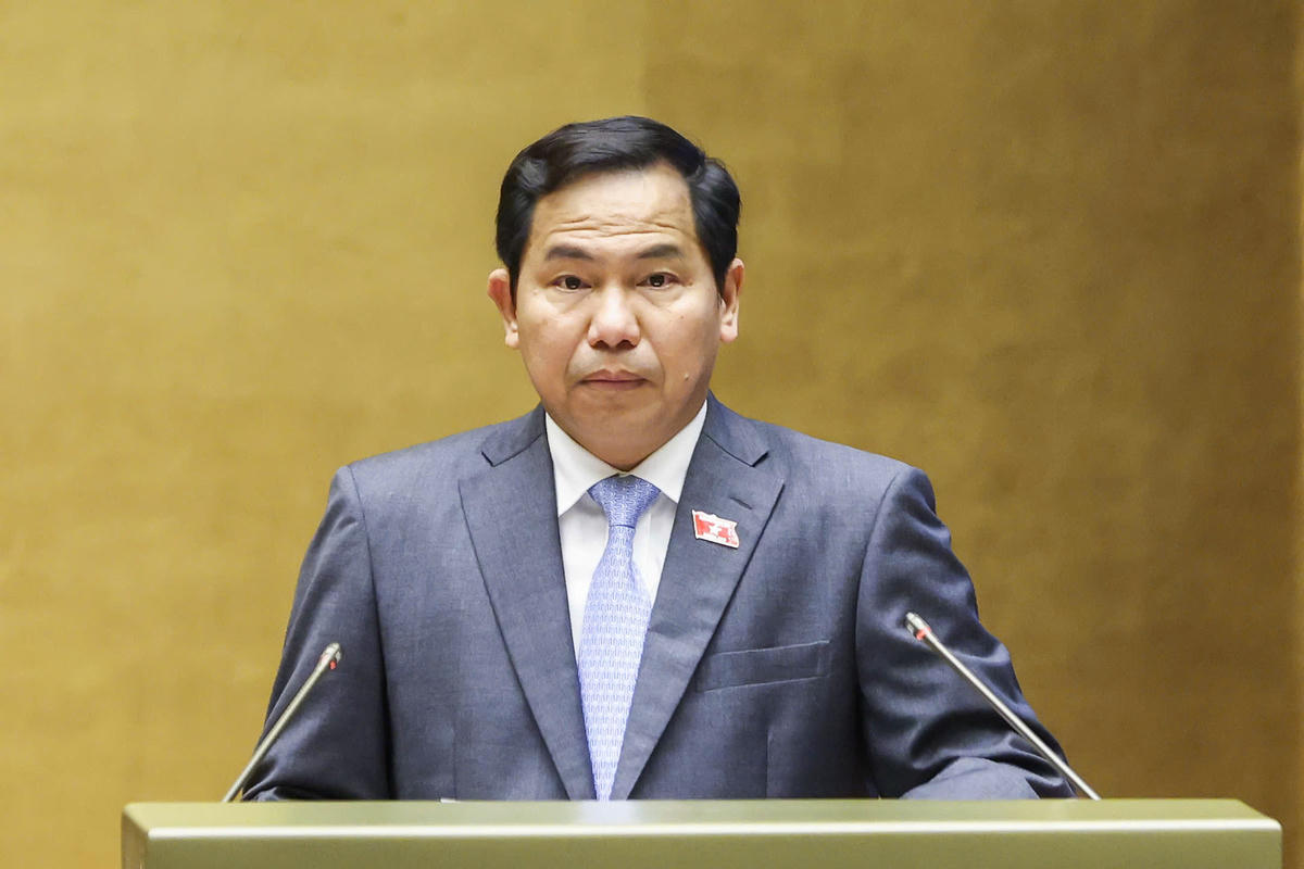 Tổng Thư ký Quốc hội – Chủ nhiệm Văn phòng Quốc hội Lê Quang Mạnh trình bày Tờ trình về bổ sung chương trình Kỳ họp thứ Nhất, Quốc hội khóa XVI.