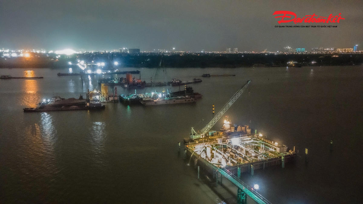 Tăng tốc thi công Cầu Trần Hưng Đạo, phấn đấu hoàn thành trụ dưới sông trước mùa lũ 2026