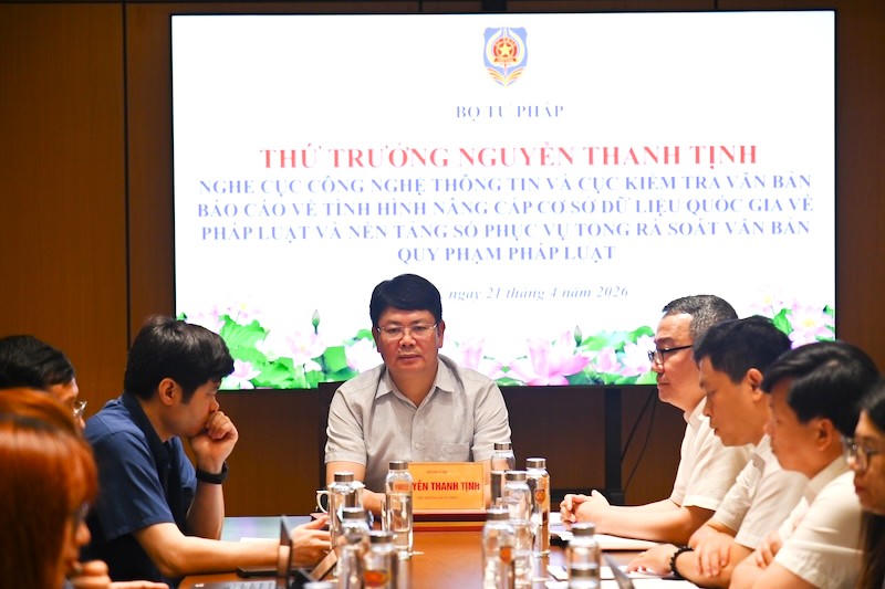 Thứ trưởng Bộ Tư pháp Nguyễn Thanh Tịnh chủ trì cuộc họp. Ảnh: G.B.