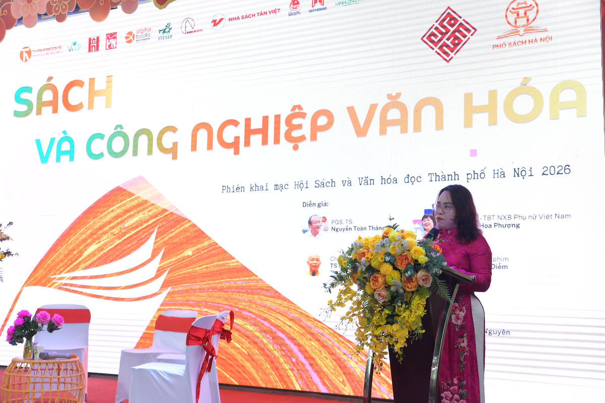 Bà Trịnh Ngọc Châm – Phó chủ tịch UBND phường Cửa Nam phát biểu khai mạc Hội sách và Văn hóa đọc TP Hà Nội 2026.