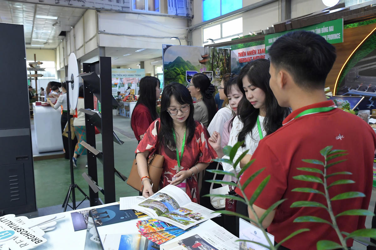 Thị trường du lịch sôi động trong dịp nghỉ lễ giỗ Tổ Hùng Vương và 30/4 - 1/5. Ảnh: P. Sỹ.