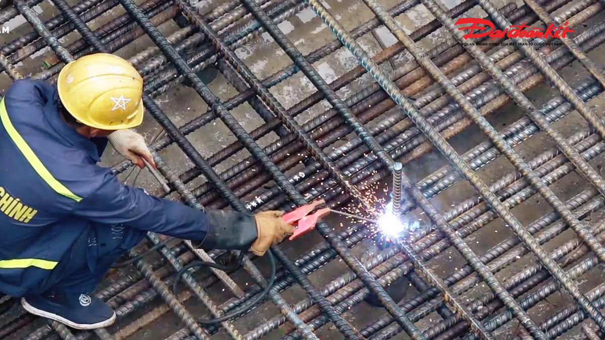 Tăng tốc thi công Cầu Trần Hưng Đạo, phấn đấu hoàn thành trụ dưới sông trước mùa lũ 2026