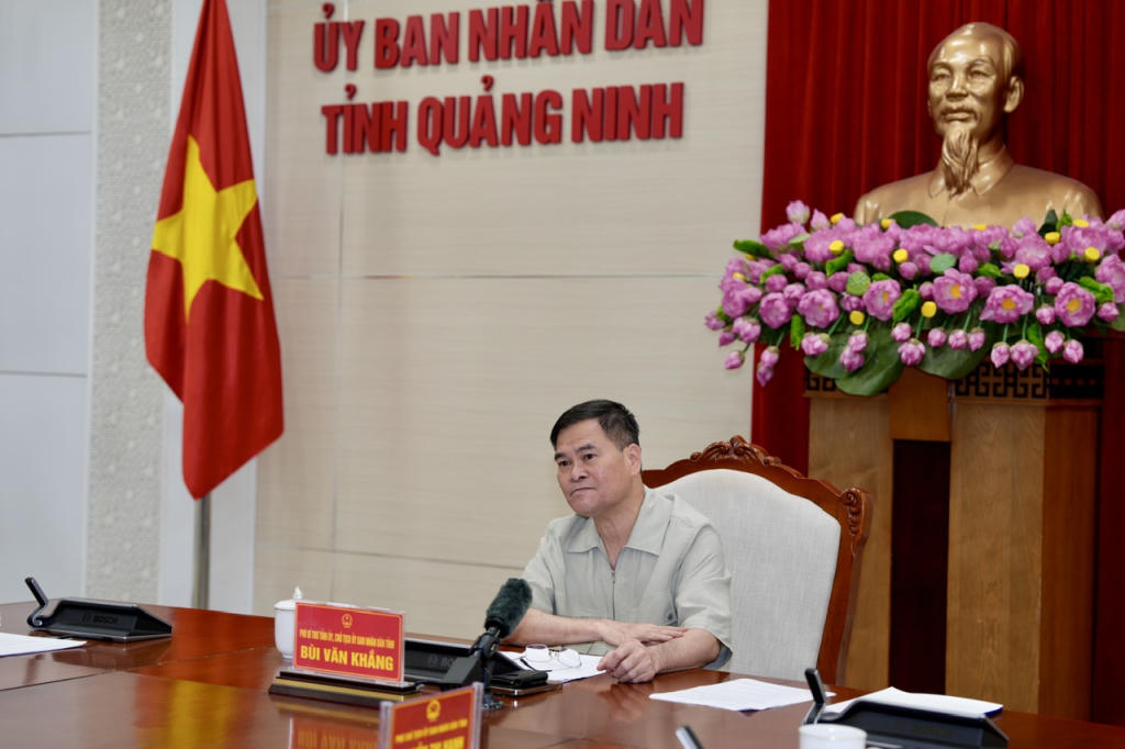 Chủ tịch UBND tỉnh Quảng Ninh Bùi Văn Khắng chủ trì họp, chỉ đạo công tác GPMB tuyến đường sắt tốc độ cao Hà Nội - Quảng Ninh. Ảnh: QMG.&nbsp;