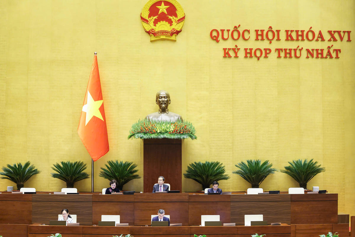 Chủ tọa phiên họp chiều 21/4