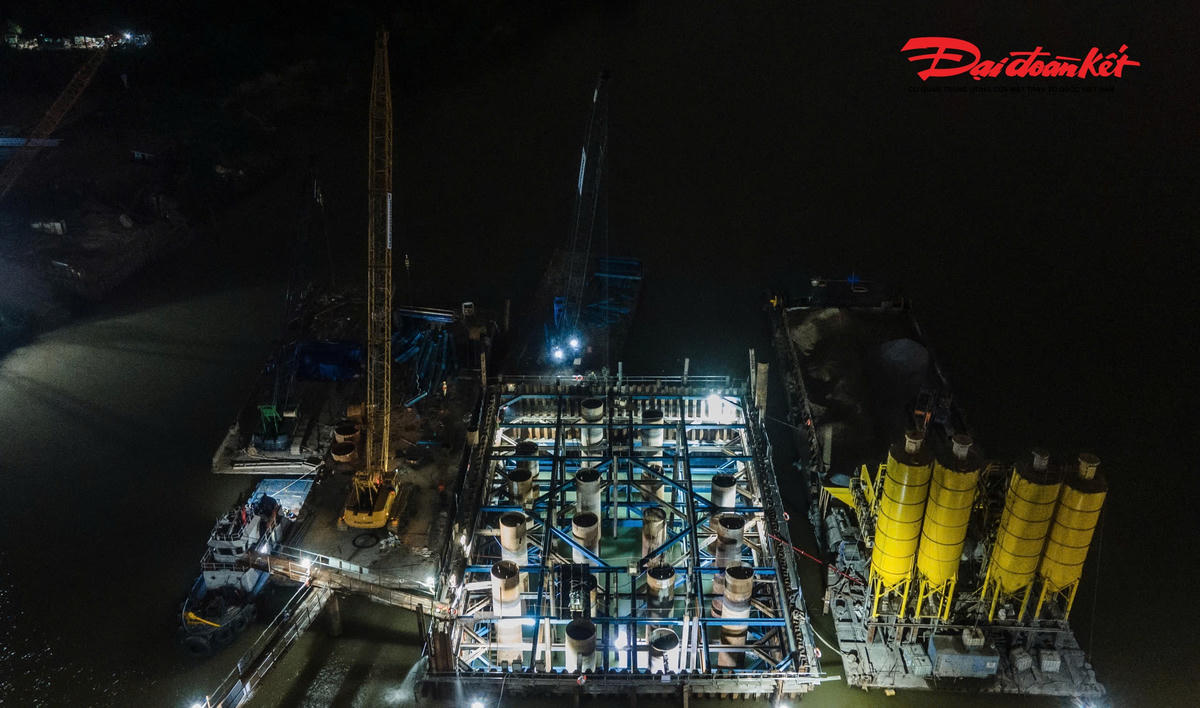 Tăng tốc thi công Cầu Trần Hưng Đạo, phấn đấu hoàn thành trụ dưới sông trước mùa lũ 2026