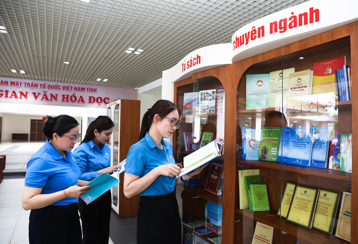 Phát biểu tại buổi khai trương không gian văn hóa đọc, ông Vũ Khắc Quang - Phó chủ tịch Thường trực Ủy ban MTTQ Việt Nam tỉnh Cao Bằng cho biết: trong thời đại kỷ nguyên số, khi thông tin bùng nổ mạnh mẽ, việc đọc sách lại càng có ý nghĩa sâu sắc hơn. Bởi bên cạnh việc tiếp cận thông tin nhanh, chúng ta cần những khoảng lặng để suy ngẫm, chọn lọc và tích lũy tri thức một cách bền vững.